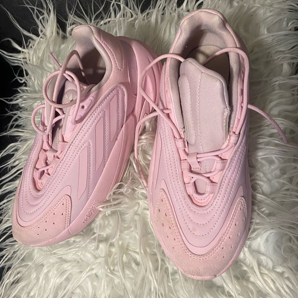 Sneakers - Picture 2 of 4